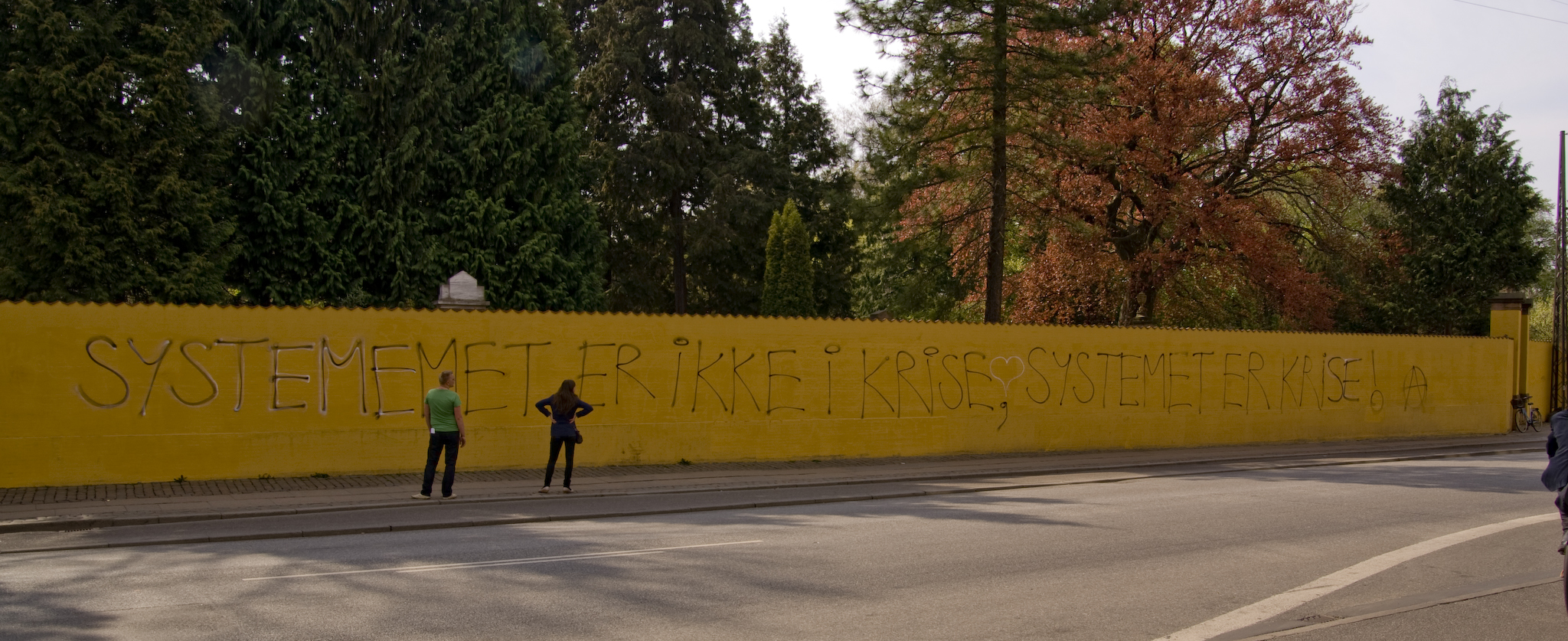 Assistens kirkegården graffiti