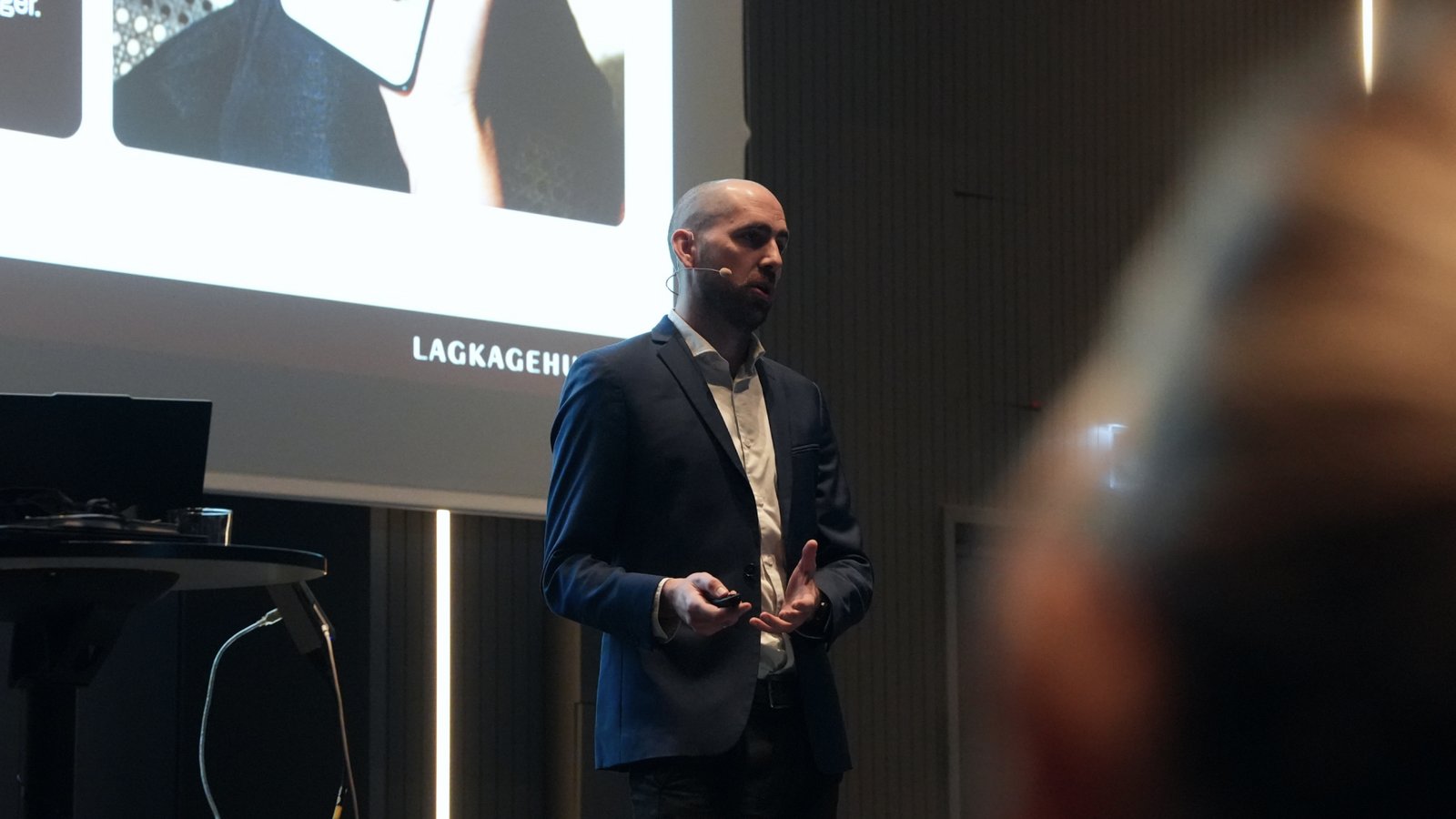 Søren præsenterer på konference